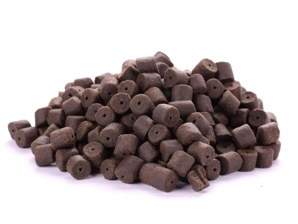 Časově Omezené Coppens Pelety vnadící s dírkou black halibut 8 mm 1 kg